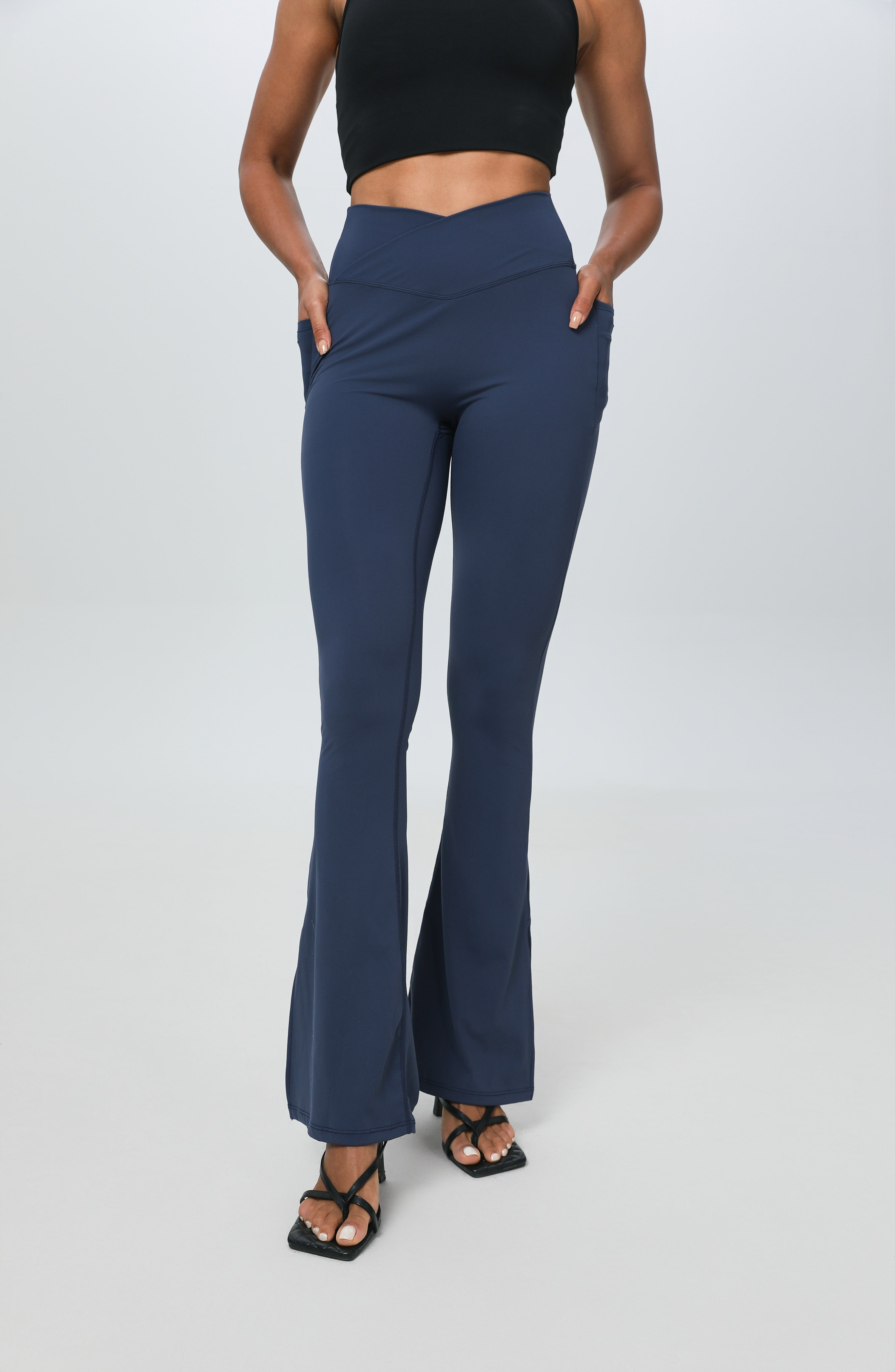 iVery High-Waisted Flared Yoga Pants with Pockets