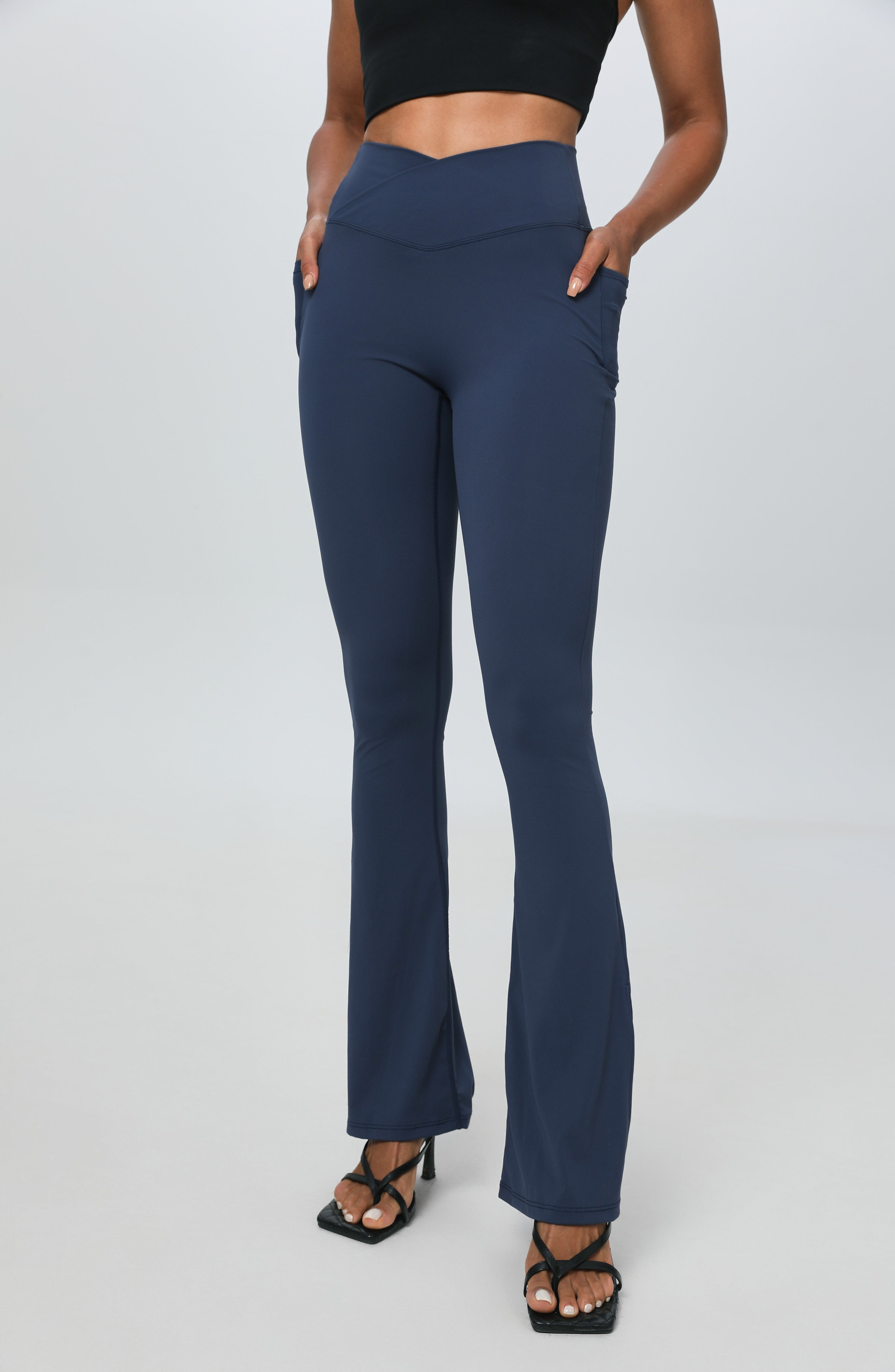 iVery High-Waisted Flared Yoga Pants with Pockets