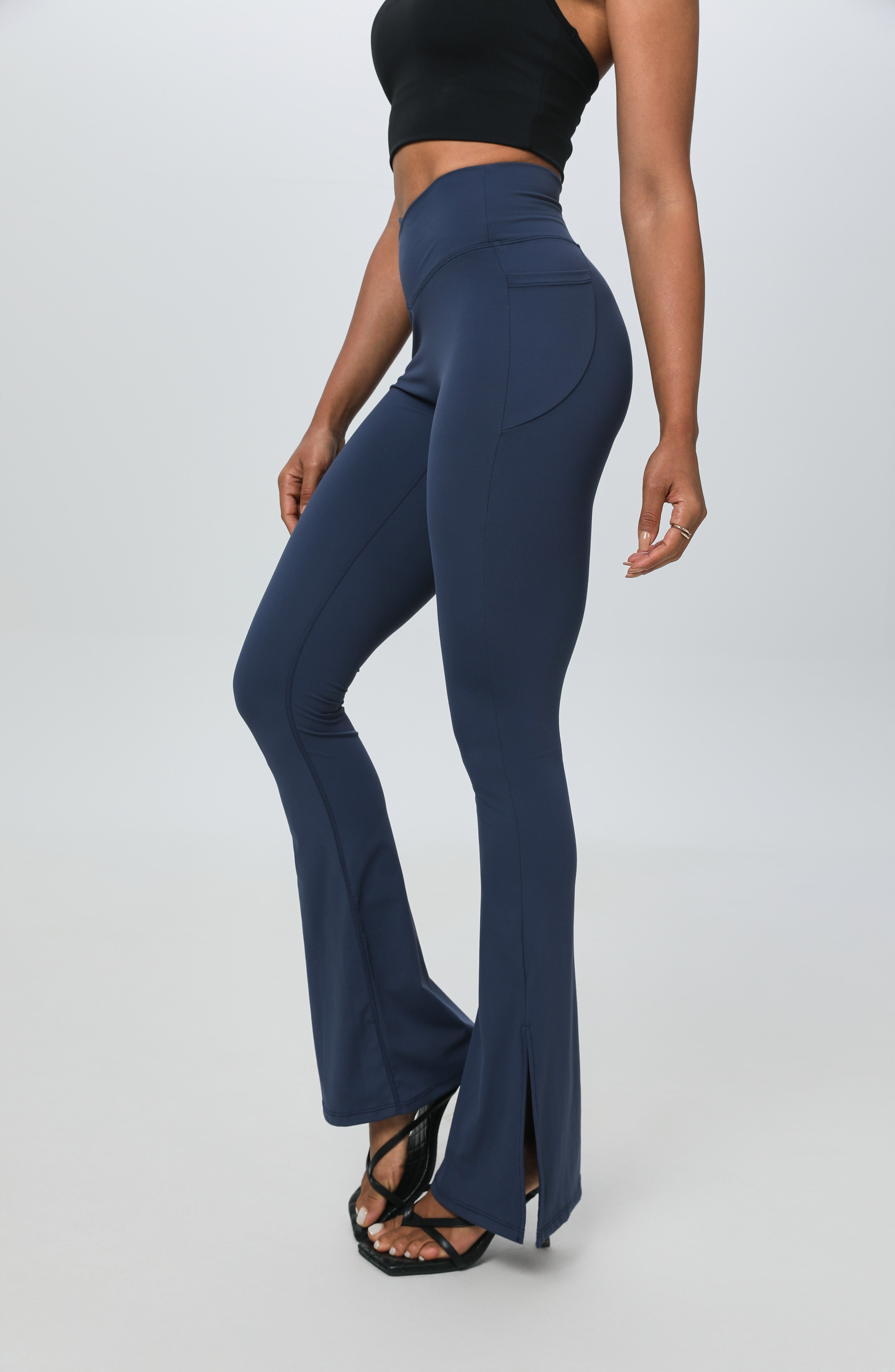 iVery High-Waisted Flared Yoga Pants with Pockets