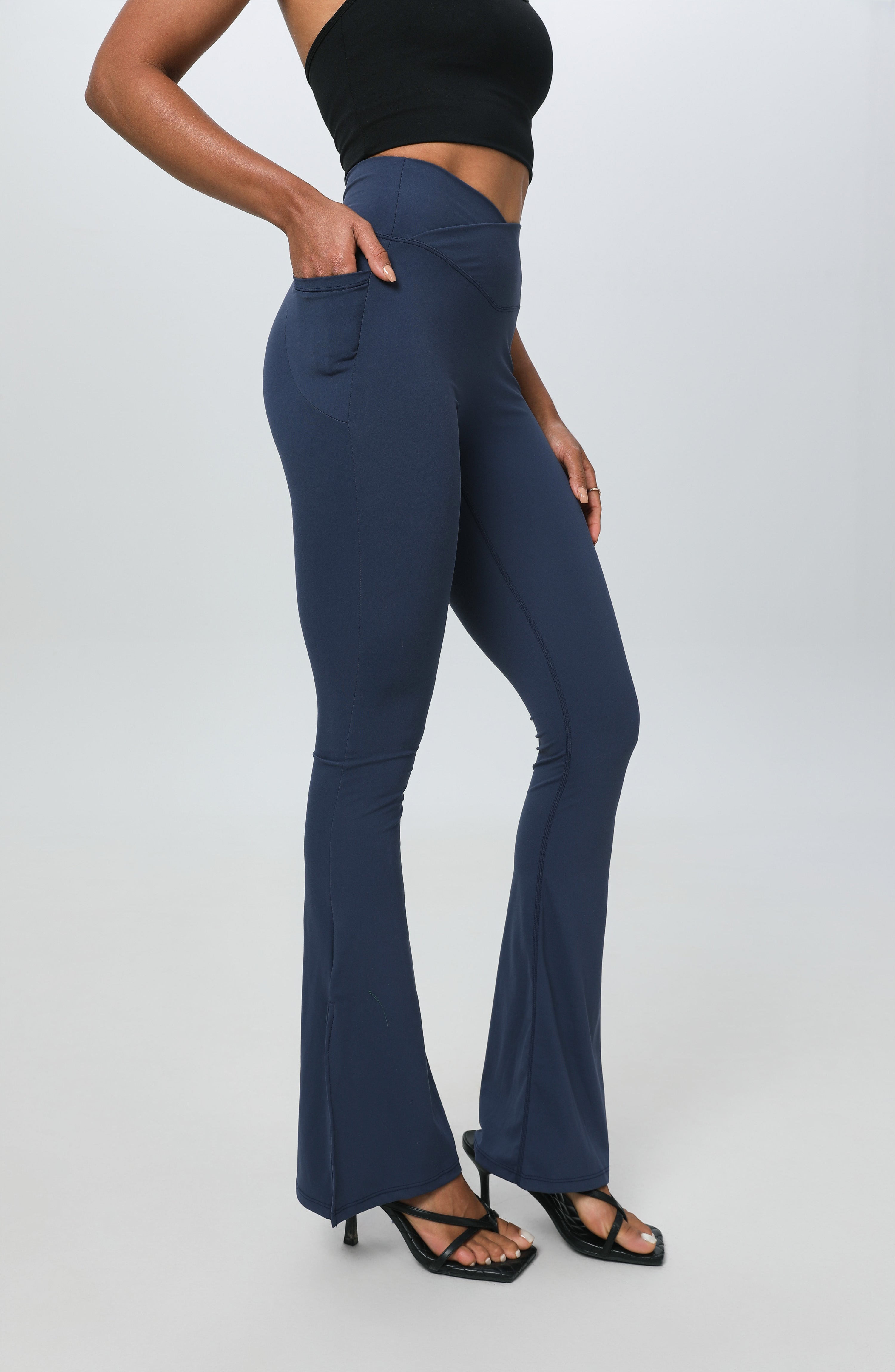 iVery High-Waisted Flared Yoga Pants with Pockets