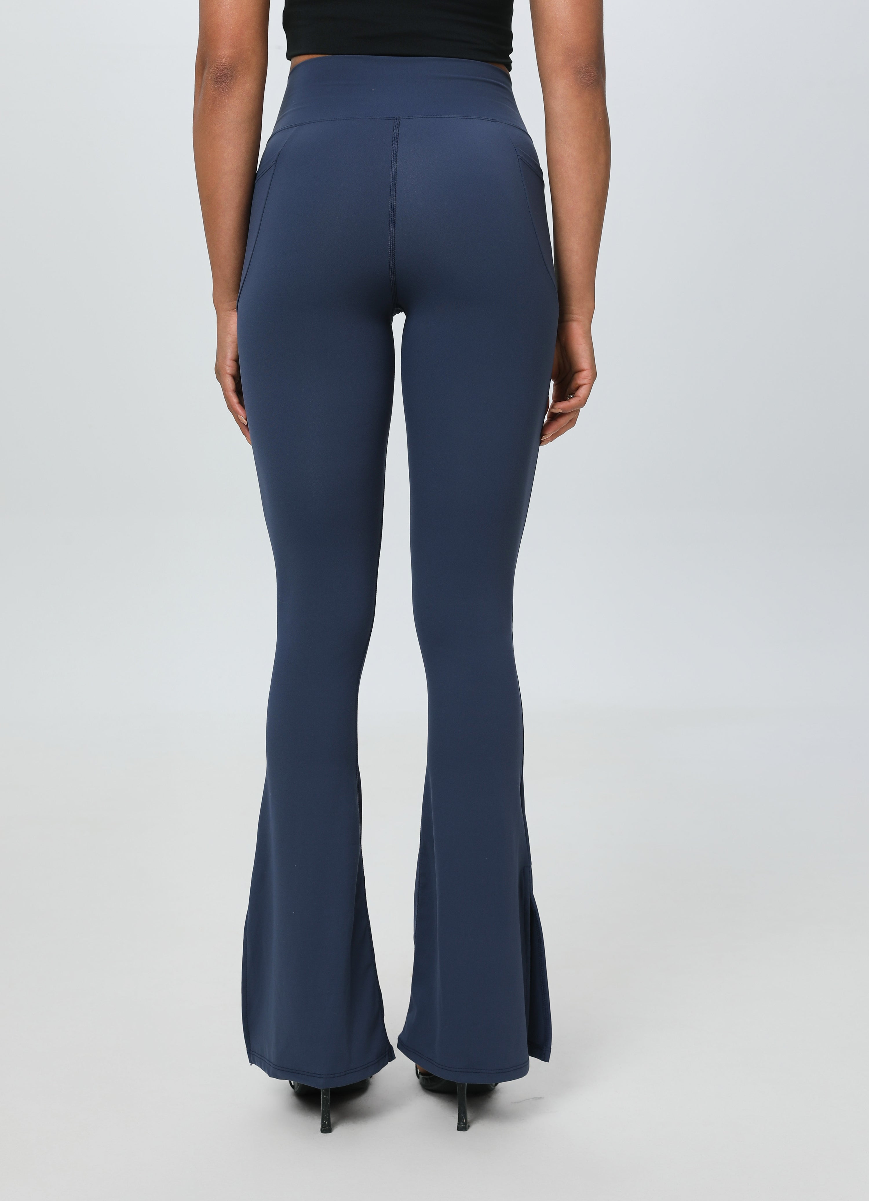 iVery High-Waisted Flared Yoga Pants with Pockets